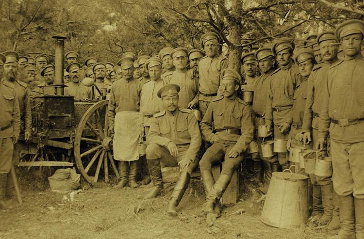 An old photo of World War 1 soldiers.